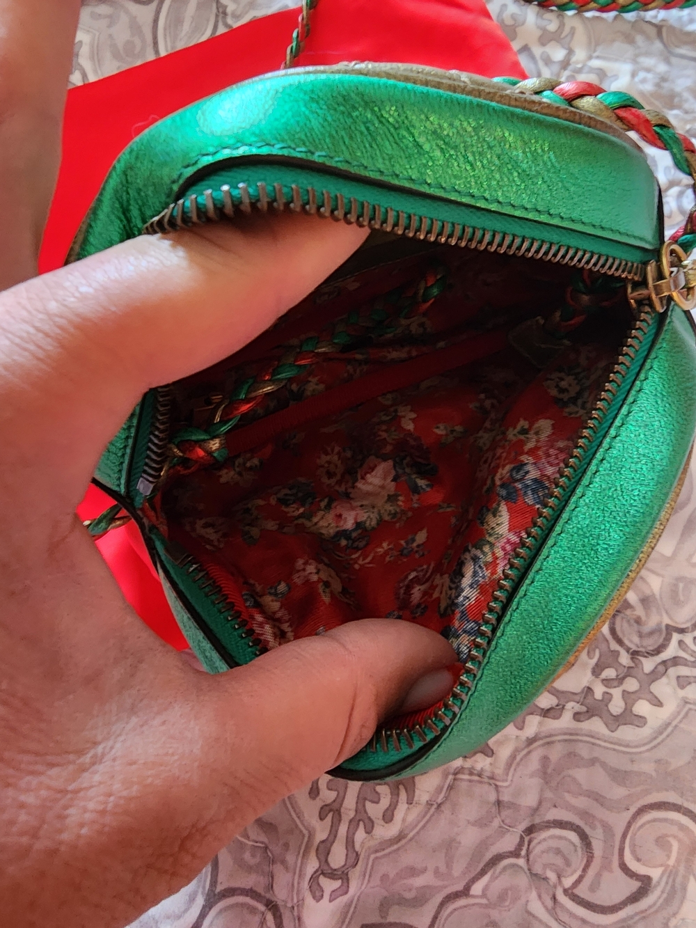 New Condition Gucci Quilted Red & Green Crossbody Bag - Picture 5 of 10